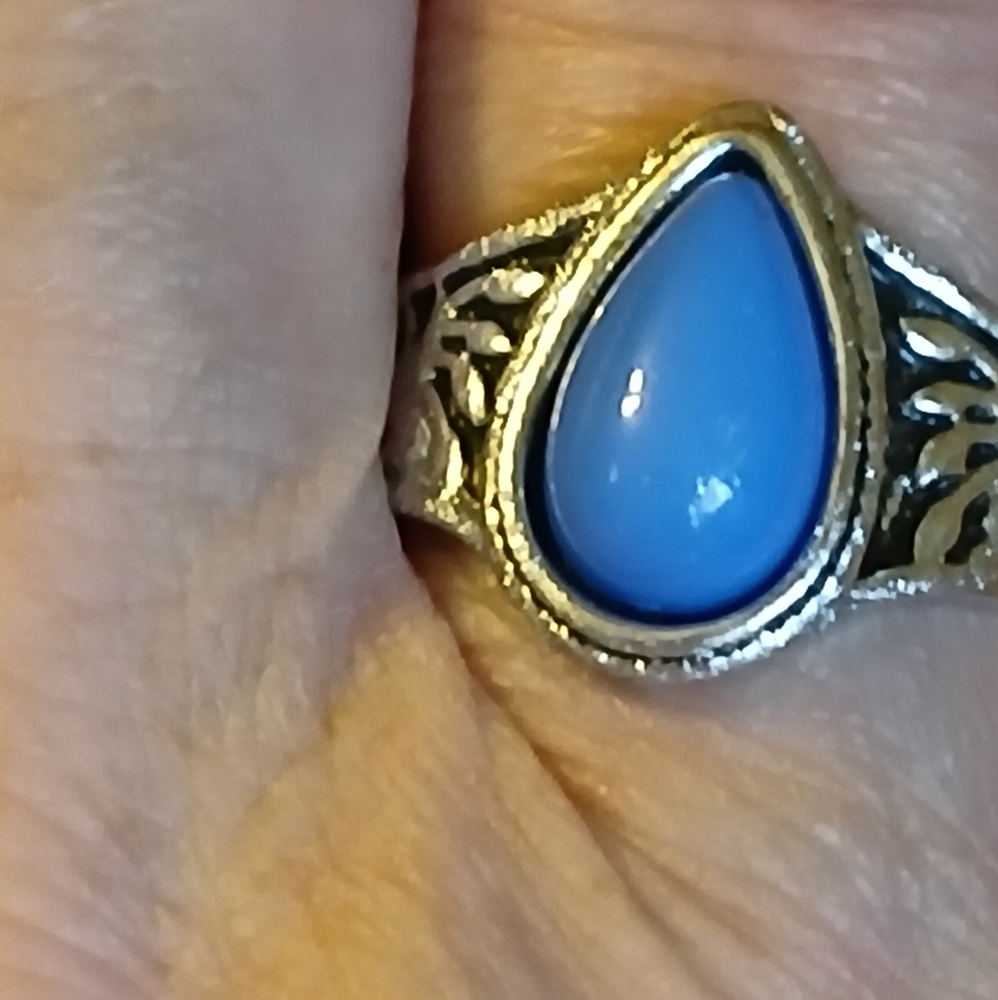 Paparazzi Stretch Ring Silvertone With Blue Cabochon Stone - Picture 2 of 5
